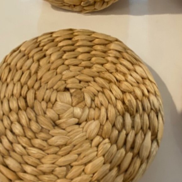 Boho Rattan/ Wicker Tissue Box Cover plus 2 lidded basket Decor - Picture 11 of 13